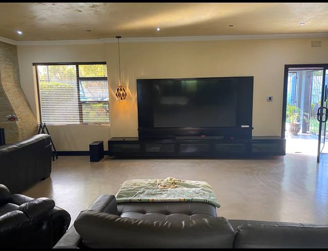 3 BEDROOM FREEHOLD FOR SALE IN RYNFIELD